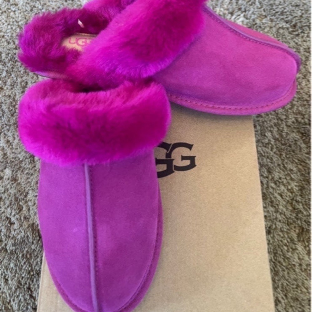 UGG Scuffette Slippers Size 7